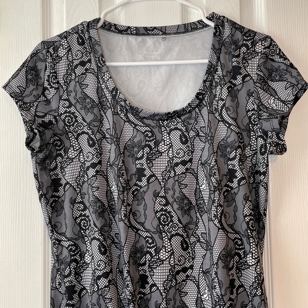 Nivo NVO Black and White Golf Athletic Top Small - Picture 3 of 16